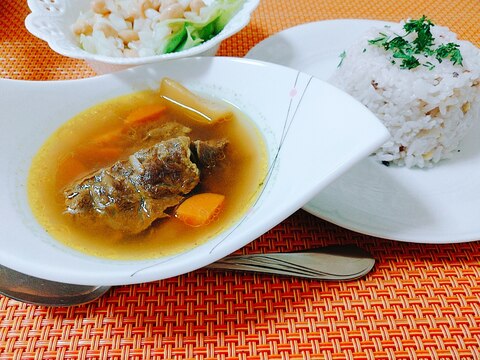 お肌ぷるん♡トロトロ牛すじで作るスープカレー